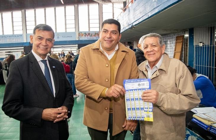 Nazur encabez&oacute; la entrega del Boleto Gratuito para jubilados en el Complejo Belgrano
