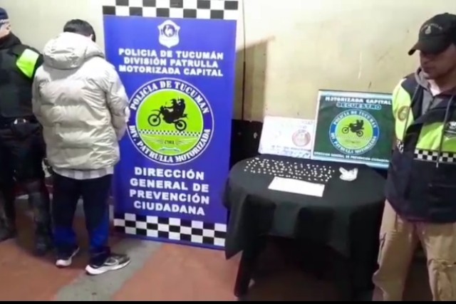 Un hombre fue aprehendido con m&aacute;s de 100 envoltorios de coca&iacute;na