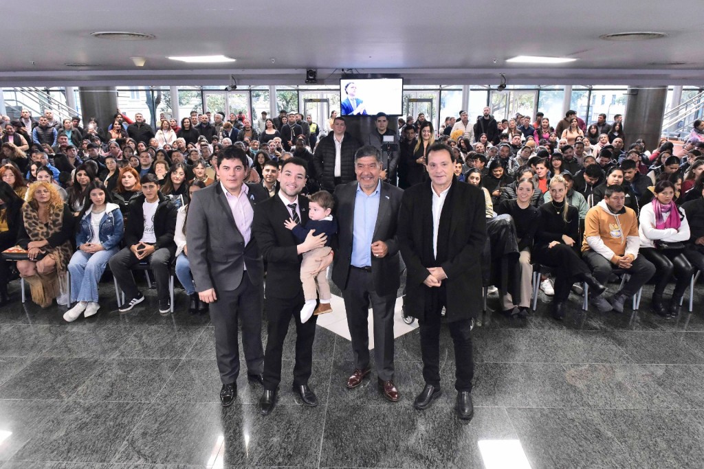 La Legislatura reconoci&oacute; a emprendedores y comunicadores digitales de Tucum&aacute;n
