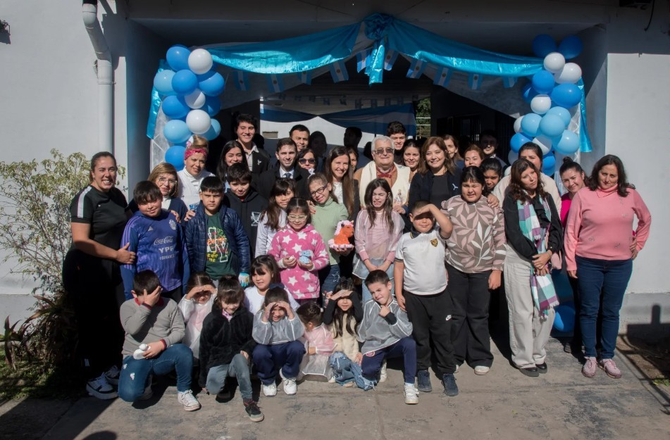 Con la bendici&oacute;n del Arzobispo Carlos S&aacute;nchez, qued&oacute; habilitado el renovado Polo de las Infancias del Municipio