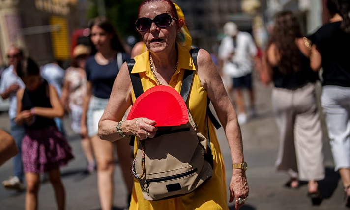 Desde el lunes Espa&ntilde;a afrontar&aacute; su primera gran ola de calor del a&ntilde;o con picos de hasta 45&deg;C 