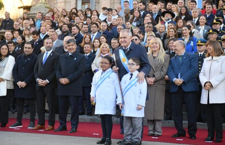 Jaldo tom&oacute; la promesa a la Bandera a m&aacute;s de 3.000 escolares y cadetes