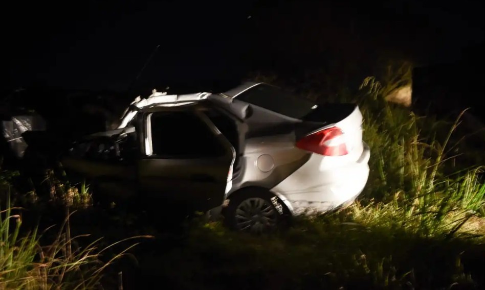 Cuatro personas perdieron la vida, entre ellas una menor, tras el choque entre un auto y un cami&oacute;n con rastra ca&ntilde;era
