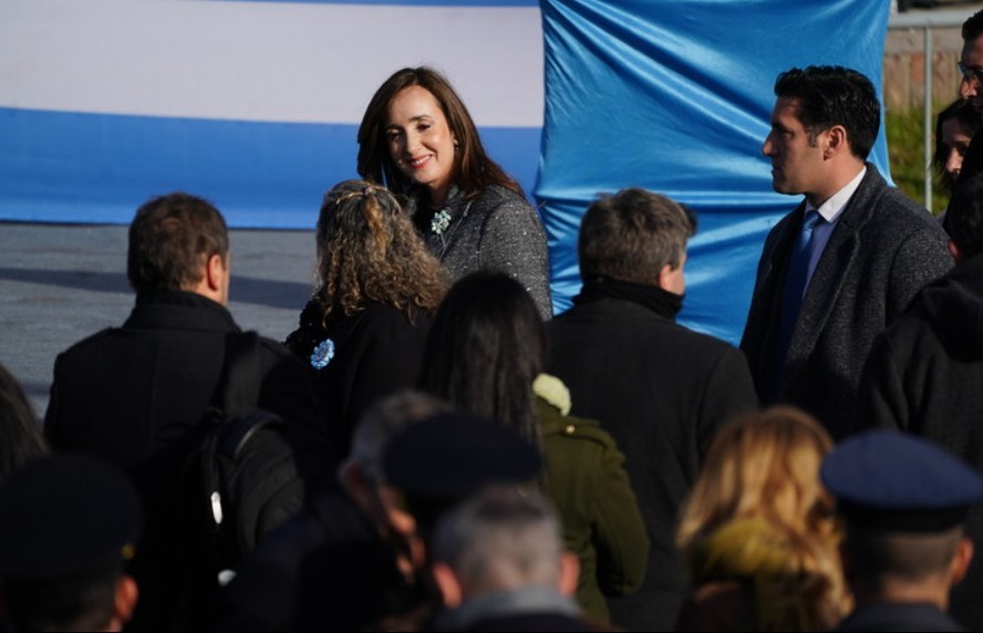 Villarruel: "No hay nadie m&aacute;s peleado con los valores de Belgrano que Adorni"