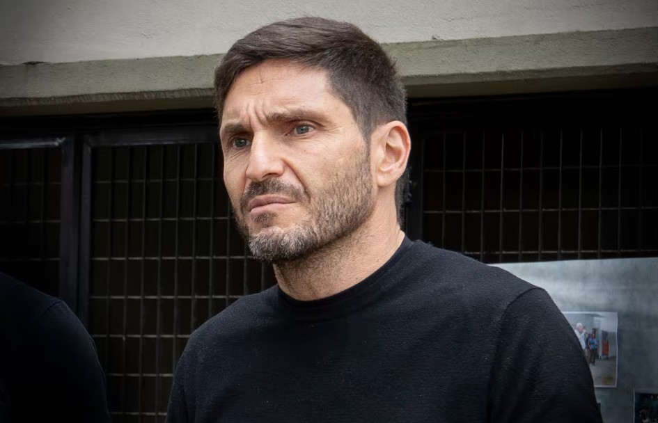 Pullaro asegur&oacute; que "si Manuel Adorni fuera funcionario de Santa Fe no estar&iacute;a desde hace rato en su cargo"