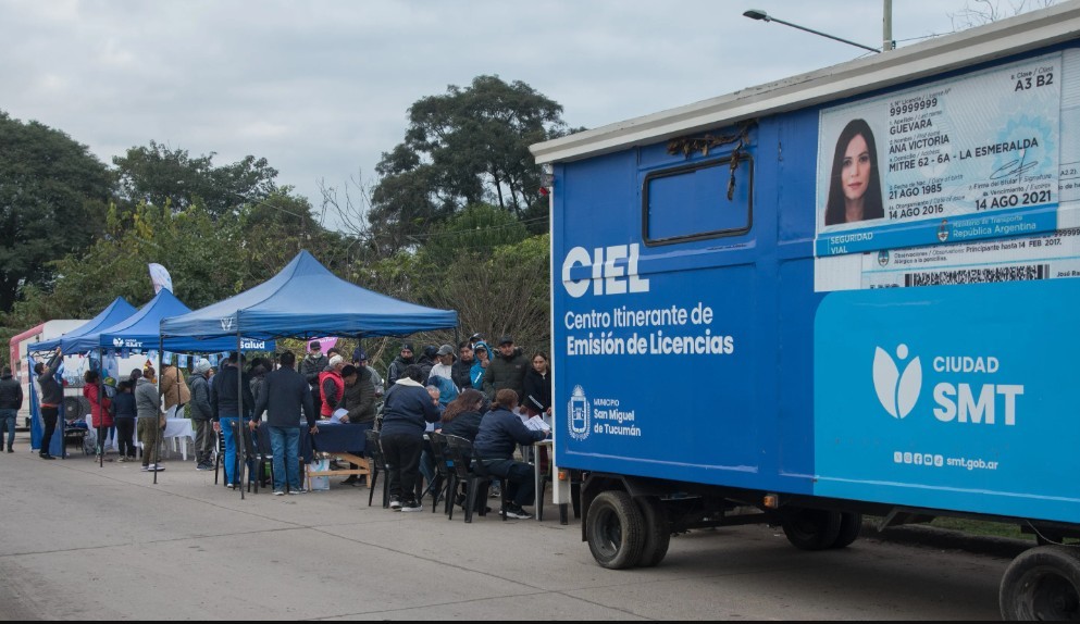 El operativo integral SMT lleva servicios y tr&aacute;mites gratuitos a familias de Villa Urquiza