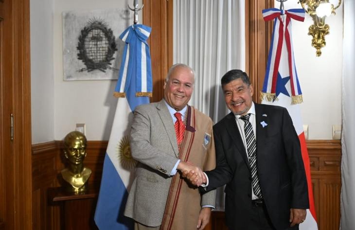 Acevedo recibi&oacute; al embajador paname&ntilde;o Juan Luis Correa Esquivel