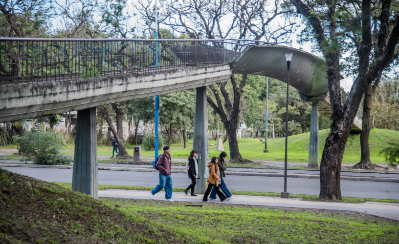 Por riesgo estructural: ser&aacute; removido el puente peatonal de avenida Benjam&iacute;n Ar&aacute;oz, a la altura del Lago San Miguel