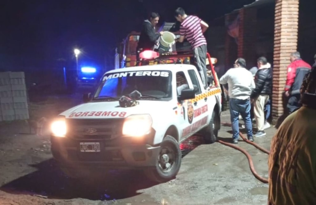 Una familia perdi&oacute; todo en un voraz incendio en Los Sosas