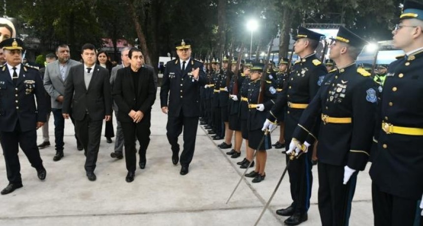 Mansilla entreg&oacute; insignias a 65 cadetes de Polic&iacute;a y supervis&oacute; obras en la Jefatura