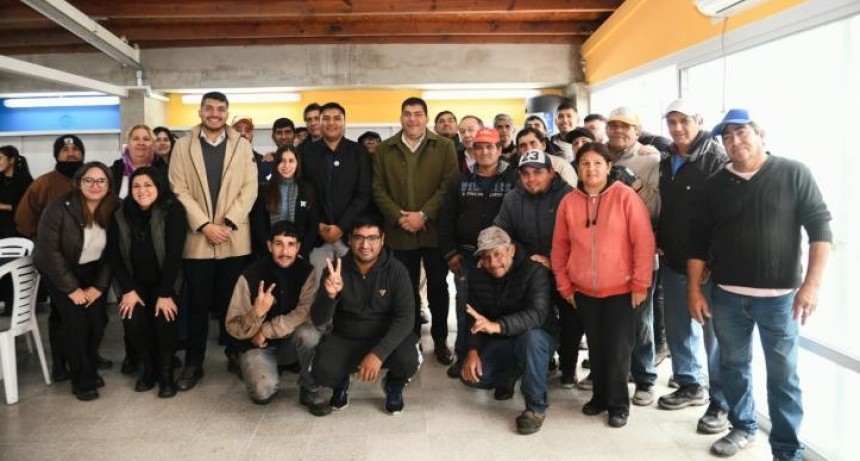 Los Aguirre: Nazur entreg&oacute; las llaves del nuevo CDI a las familias de la comunidad