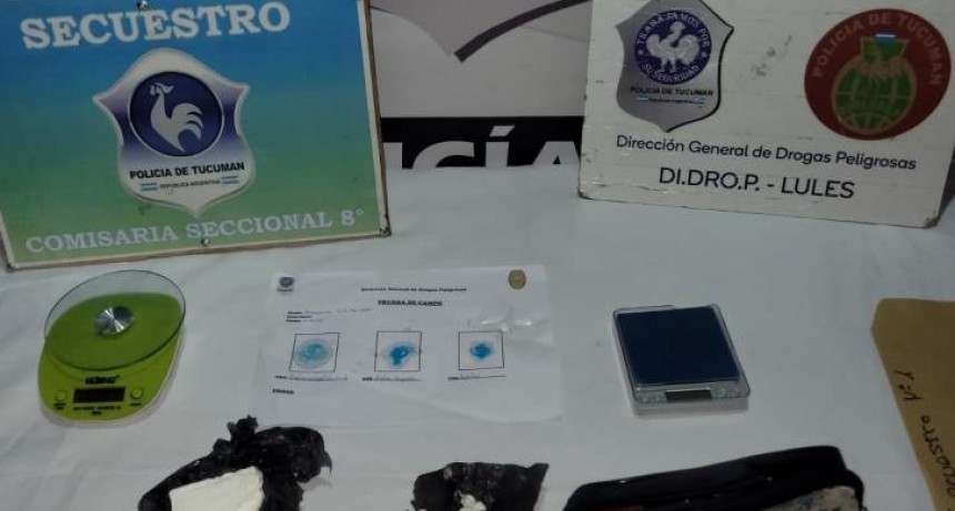 Secuestran drogas y aprehenden a dos personas por narcomenudeo