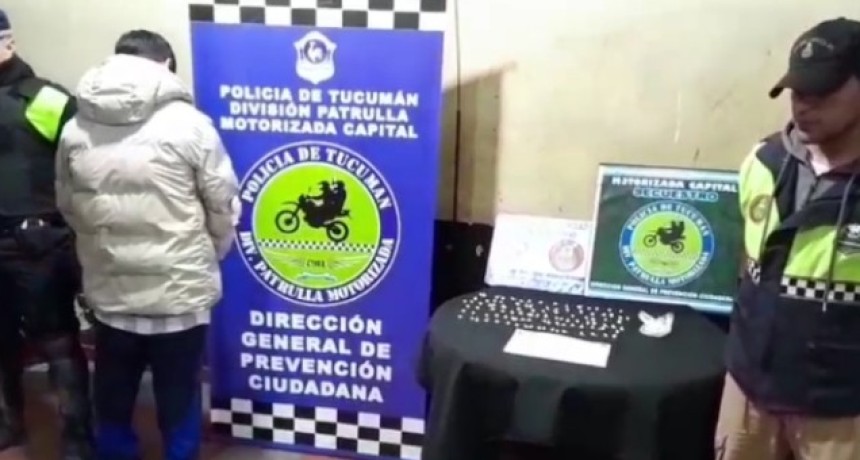 Un hombre fue aprehendido con m&aacute;s de 100 envoltorios de coca&iacute;na