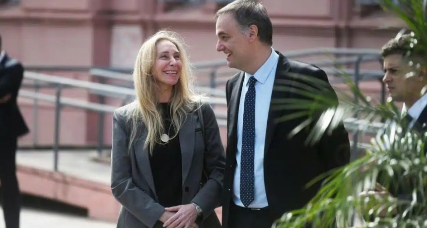 Karina estar&iacute;a buscando un consulado para Adorni y as&iacute; evitar el Senado
