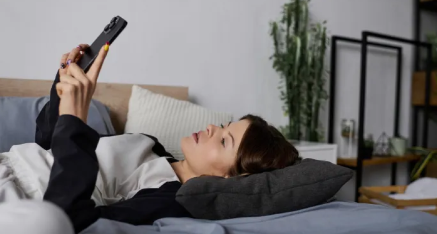 La ciencia indica que ver videos cortos en el celular reduce la capacidad de atenci&oacute;n: c&oacute;mo solucionarlo