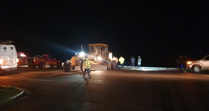 Cuatro mujeres murieron atrapadas tras caer con una camioneta a un canal