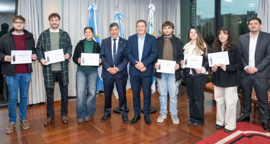 Acevedo recibi&oacute; a estudiantes tucumanos que representar&aacute;n al pa&iacute;s en el Mundial de Geolog&iacute;a en Houston