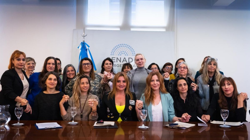 19 mujeres denunciaron al periodista Pedro Brieger por abuso sexual 