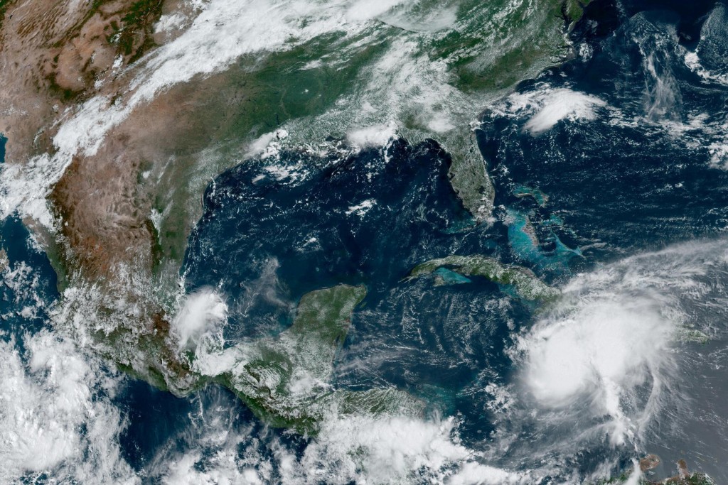 México: el huracán Beryl tocó tierra y avanza sobre la turística península de Yucatán