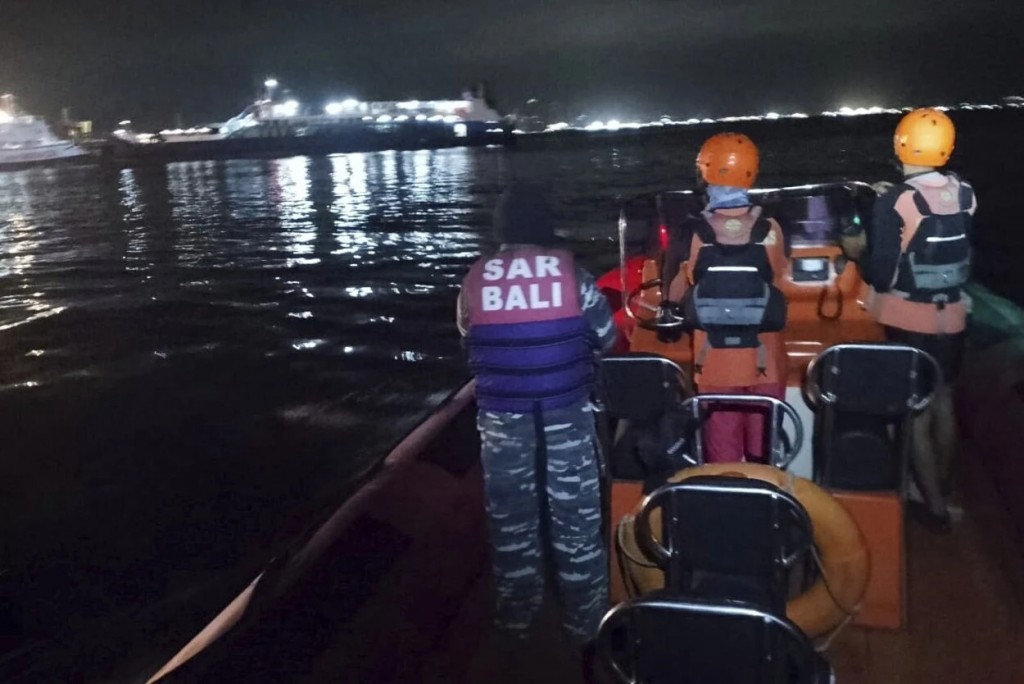 Un ferry naufragó con docenas de pasajeros en Indonesia:  hay 29 personas desaparecidas