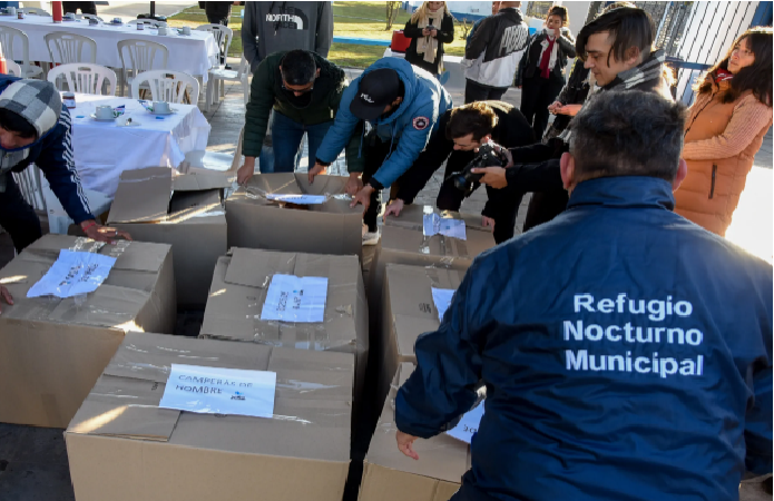 Entregan insumos para reforzar los servicios que brinda el Refugio Municipal “Papa Francisco”