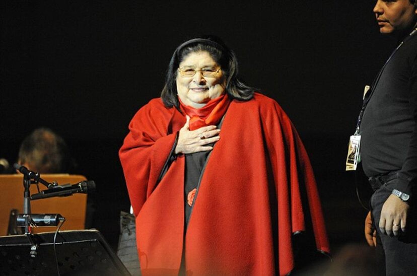Un día como hoy nacia la negra Mercedes Sosa 