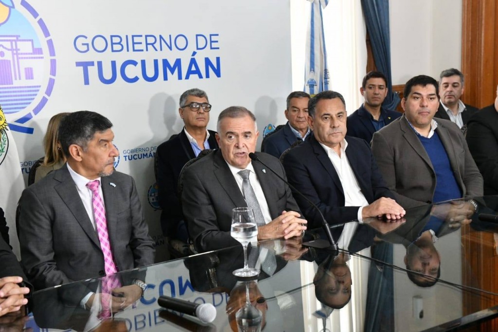 El Gobernador sobre los dichos de Francos: "No me pongo el sayo, Tucumán hizo muy bien los deberes"