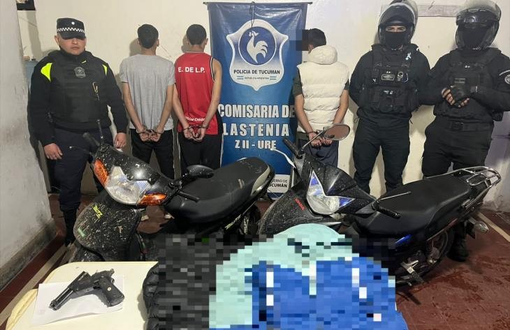 Atrapan a tres asaltantes que con un arma de fuego le robaron la moto a un hombre