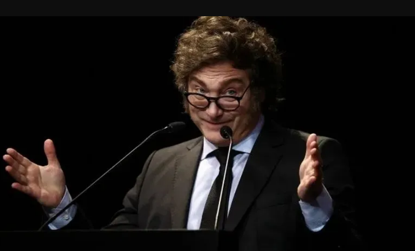 Fiscal asegura que la cuenta de X de Milei lo representa como Presidente
