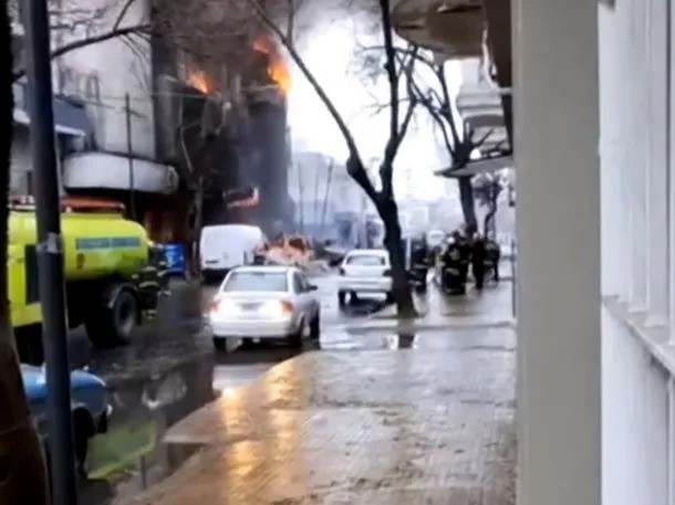 La Plata: se incendió el depósito de una conocida casa de electrodomésticos 
