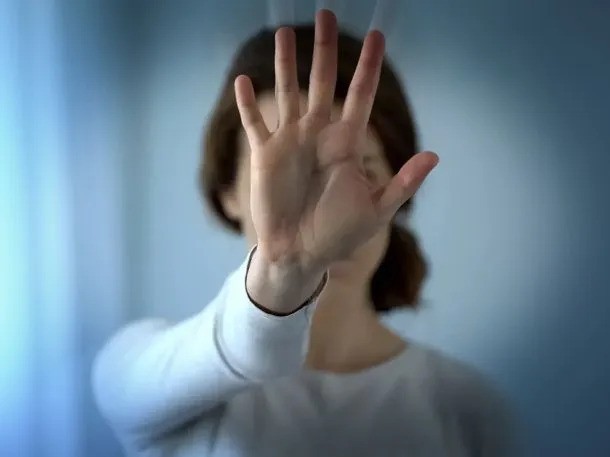 Dos programas que, asistían a mujeres víctimas de violencia de género, fueron eliminados por el Gobierno 