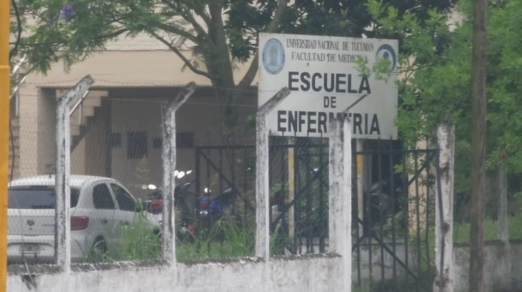 Se conocieron audios que complica más al profesor de la Escuela de Enfermería de Tucumán 