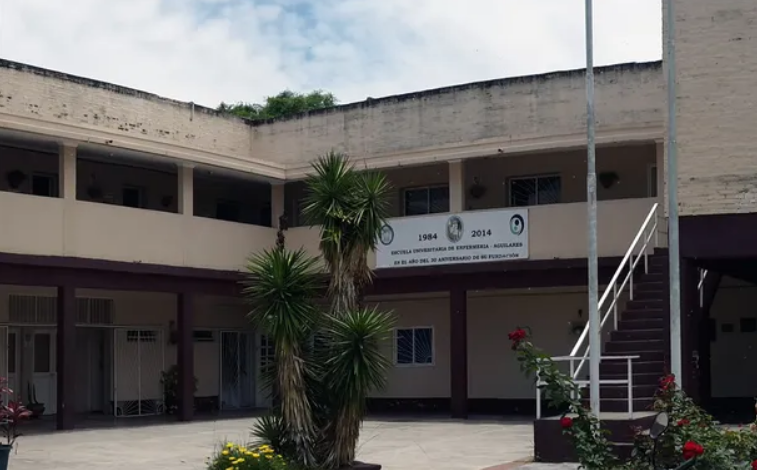 Aguilares: Profesor de la escuela de enfermería aprobaba a cambio de dinero y favores sexuales