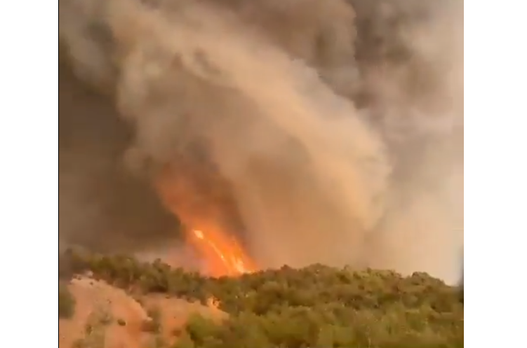 Un tornado de fuego se fue formó durante los incendios en Turquía