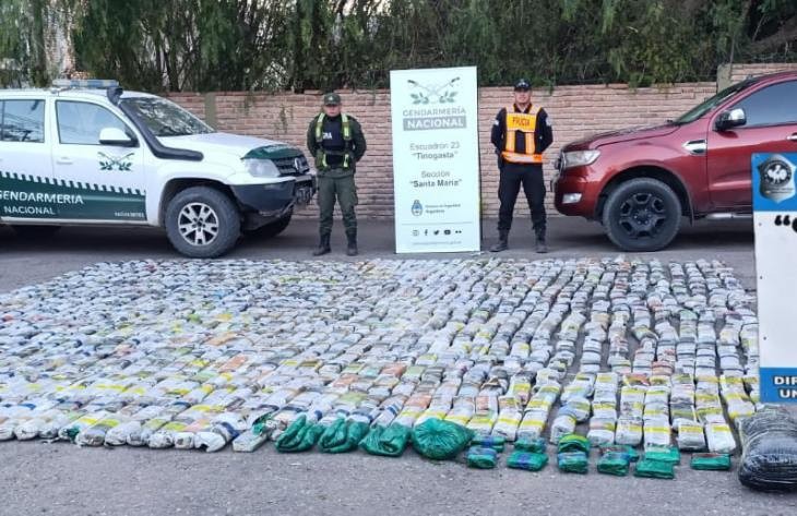 Intentó huir de un control y lo atraparon con 450 kilos de hojas de coca