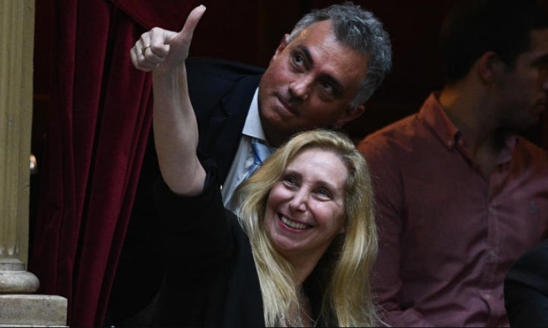 "Acá no se viene a especular, se viene a defender con uñas y dientes al Presidente"