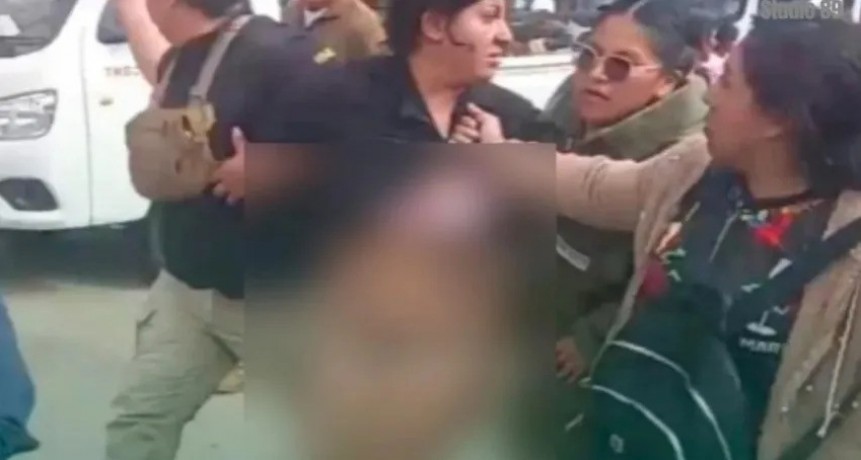 Bolivia: una argentina fue brutalmente golpeada y acusada de robar 5 Millones 