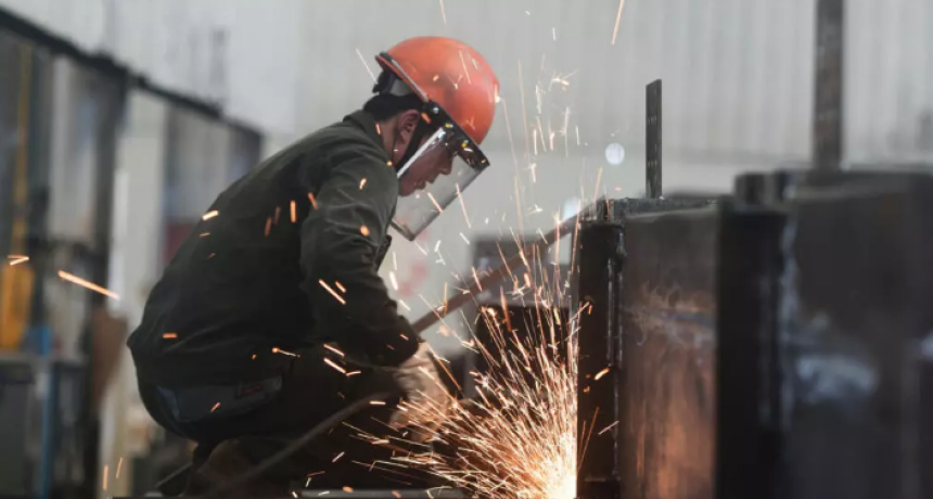 China resiste la guerra arancelaria de EE. UU. con un crecimiento del 5,2%