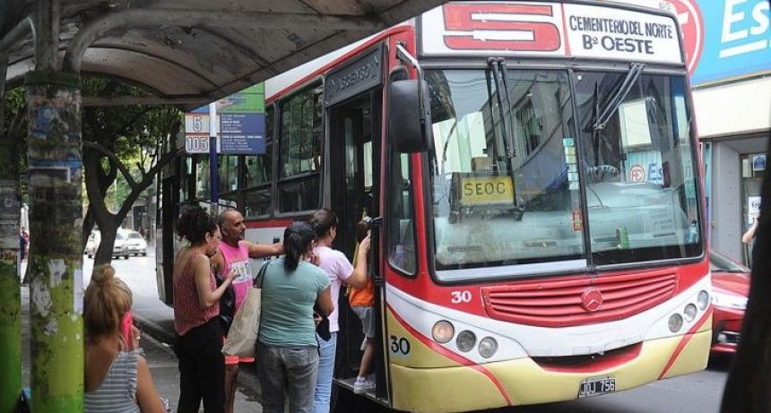 Más estudiantes universitarios podrán viajar gratis: el Gobierno amplía el acceso al BEGI