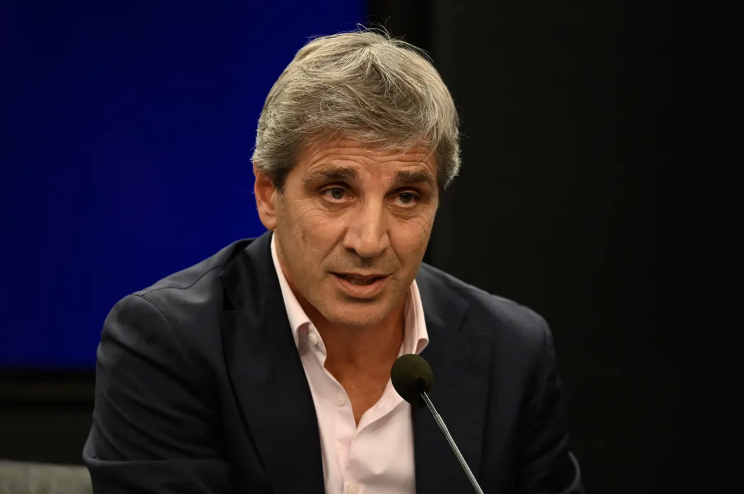 Caputo presentar&aacute; la hoja de ruta para el pago de la deuda hasta el final del mandato
