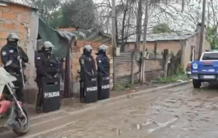 Recuperan bienes robados de una familia y hallan drogas en allanamientos