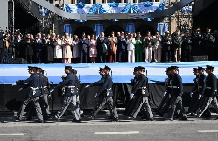 9 de Julio: Villarruel y Jaldo presidieron el izamiento de la bandera nacional en Plaza Independencia