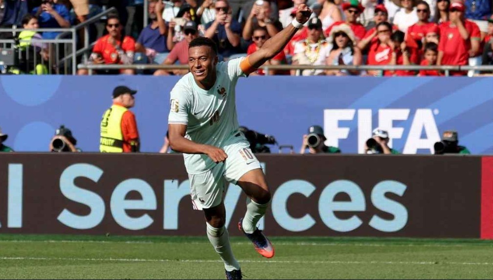 Francia se convirti&oacute; en el primer semifinalista al ganarle 2-0 a Marruecos