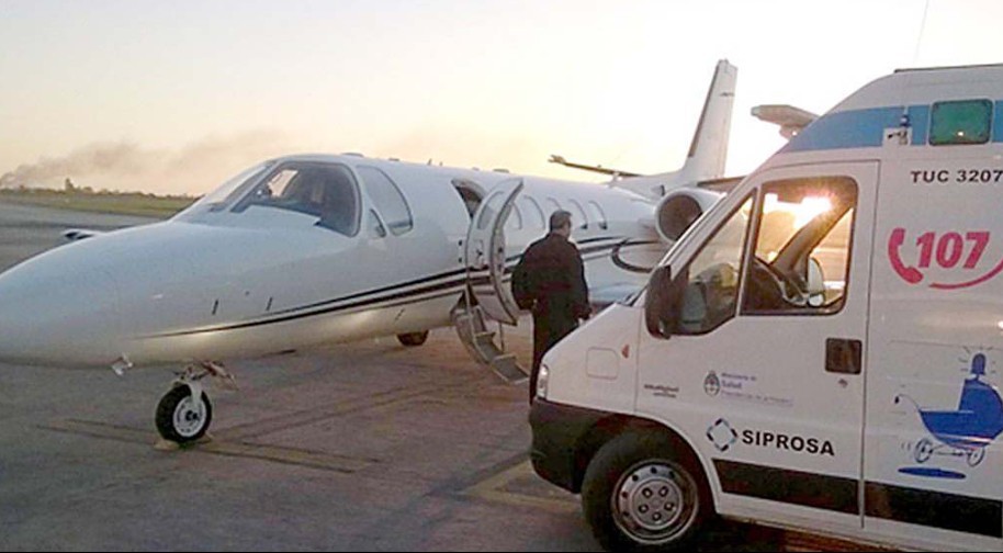 Salud garantiz&oacute; un traslado a&eacute;reo seguro para la continuidad asistencial de un adulto mayor