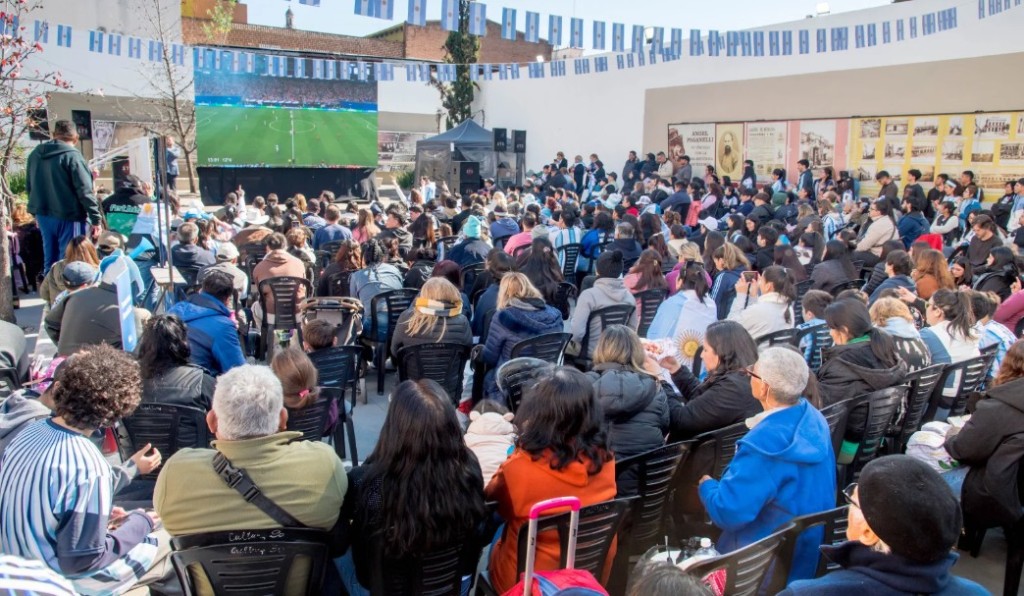 La Plaza Tem&aacute;tica vuelve a ser el Punto Mundialista para alentar a la Selecci&oacute;n Argentina ante Inglaterra