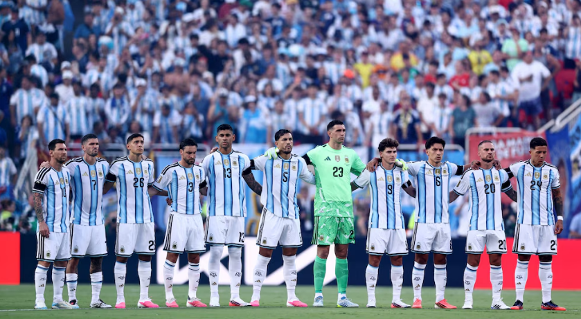 La formaci&oacute;n de la Scaloneta para enfrentar a Inglaterra en la semifinal del Mundial 2026