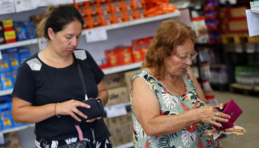 En junio el consumo marc&oacute; su s&eacute;ptima ca&iacute;da interanual consecutiva y cerr&oacute; el primer semestre con una baja de 1,7%