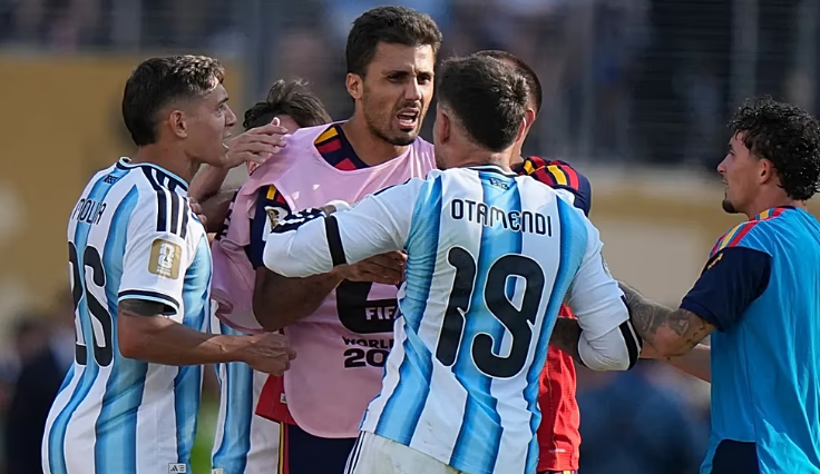 La Selecci&oacute;n Argentina ser&aacute; investigada por la FIFA por los incidentes tras la final del Mundial ante Espa&ntilde;a