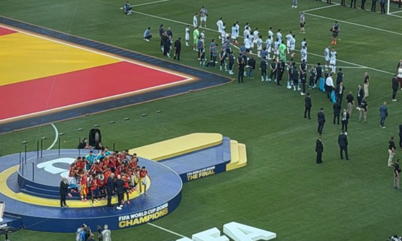 Por qu&eacute; Argentina mir&oacute; a otro lado durante la entrega de la Copa del Mundo
