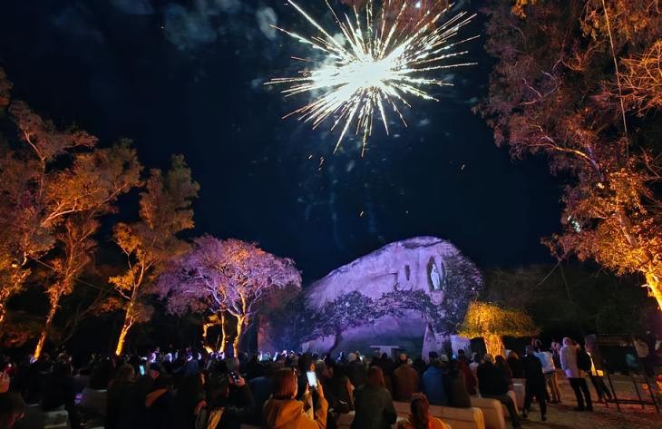 Se estren&oacute; el nuevo espect&aacute;culo de mapping "Lourdes, un mensaje de amor" en San Pedro de Colalao